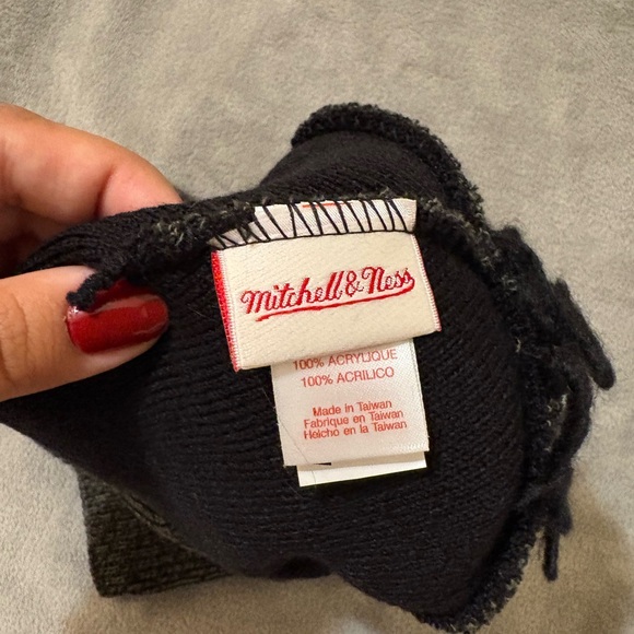 Anaheim Ducks Beanie - Picture 2 of 3